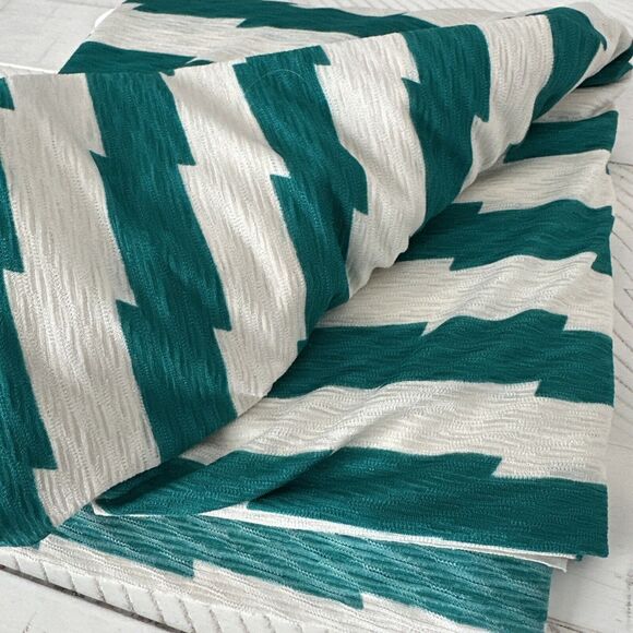 2 YARDS and 30" Wide Fabric Stretch Lightweight Polyester Green White Zig Zag - Picture 9 of 9